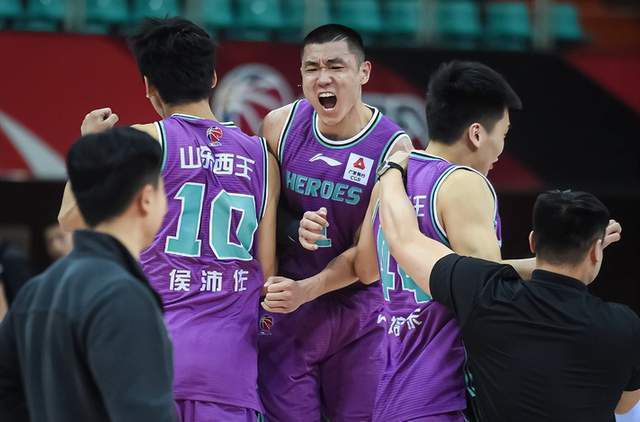 CBA 江苏肯帝亚107-78南京头排苏酒CBA 九台农商银行104-104浙江稠州事件国足vs中国香港首发：4-4-2，刘殿座、吴曦、刘彬彬、韦世豪先发中国男足vs中国香港男足的封闭热身赛正在进行。